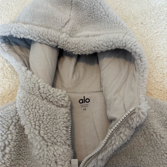 ALO Yoga Faux Fur Sherpa Jacket size xs - Picture 3 of 4